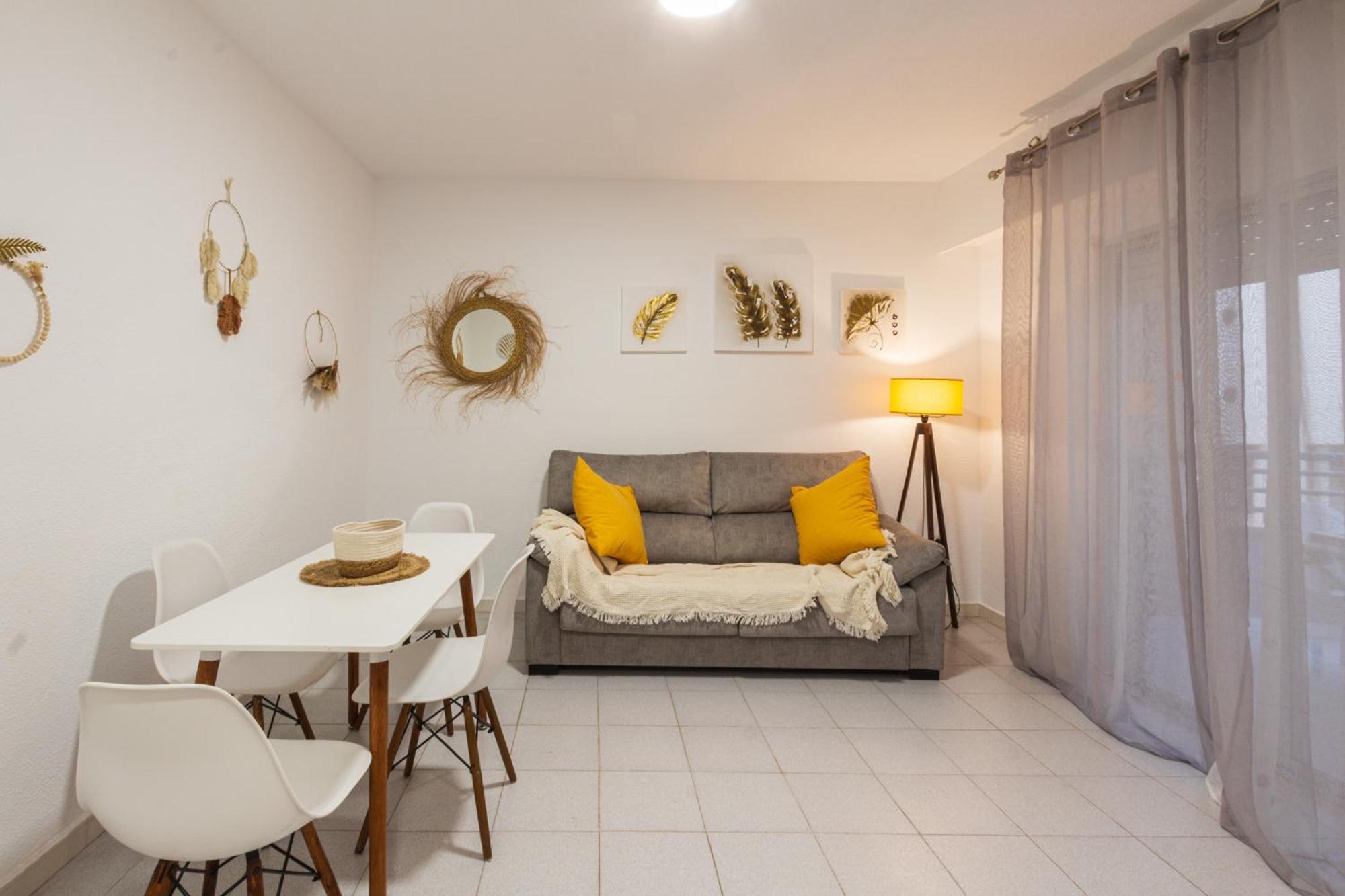 Menabrea Holiday House Near The Beach And Airport Santa Pola Esterno foto
