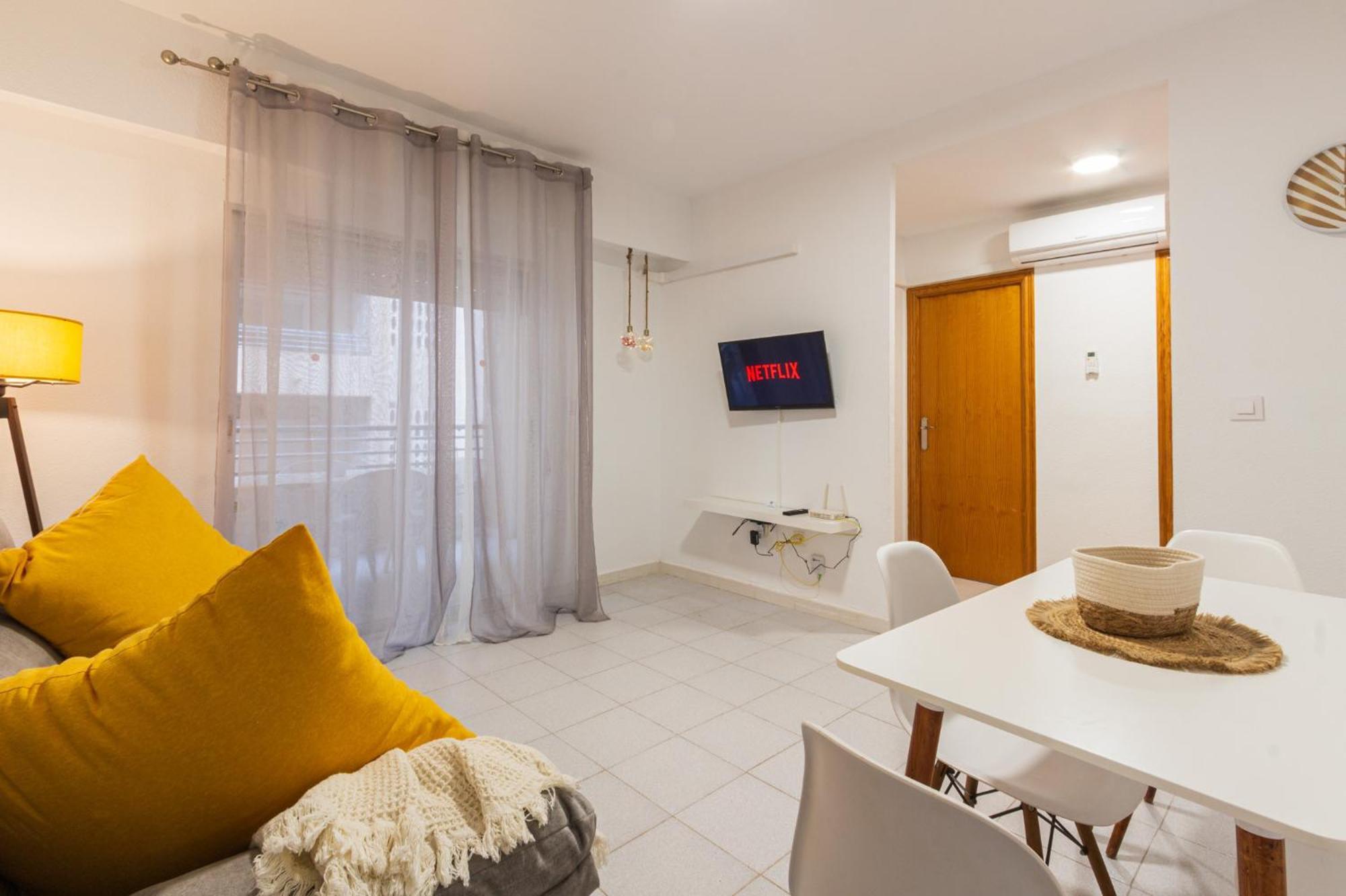 Menabrea Holiday House Near The Beach And Airport Santa Pola Esterno foto
