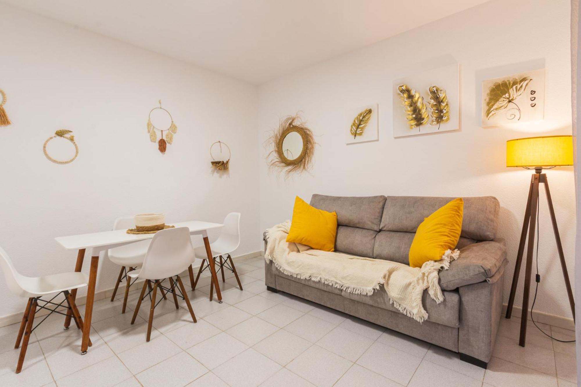 Menabrea Holiday House Near The Beach And Airport Santa Pola Esterno foto