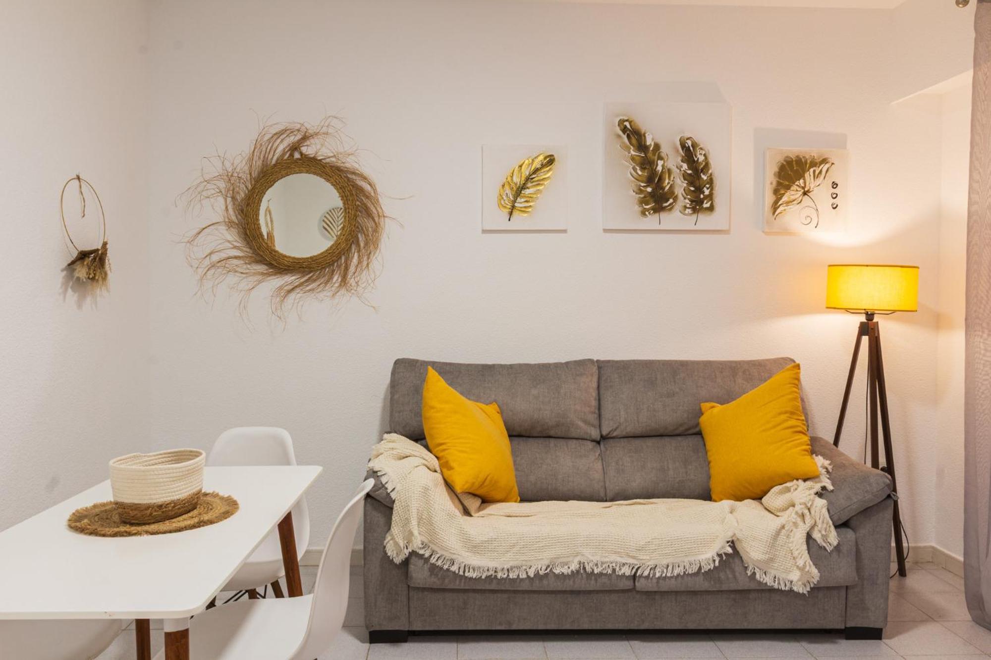Menabrea Holiday House Near The Beach And Airport Santa Pola Esterno foto