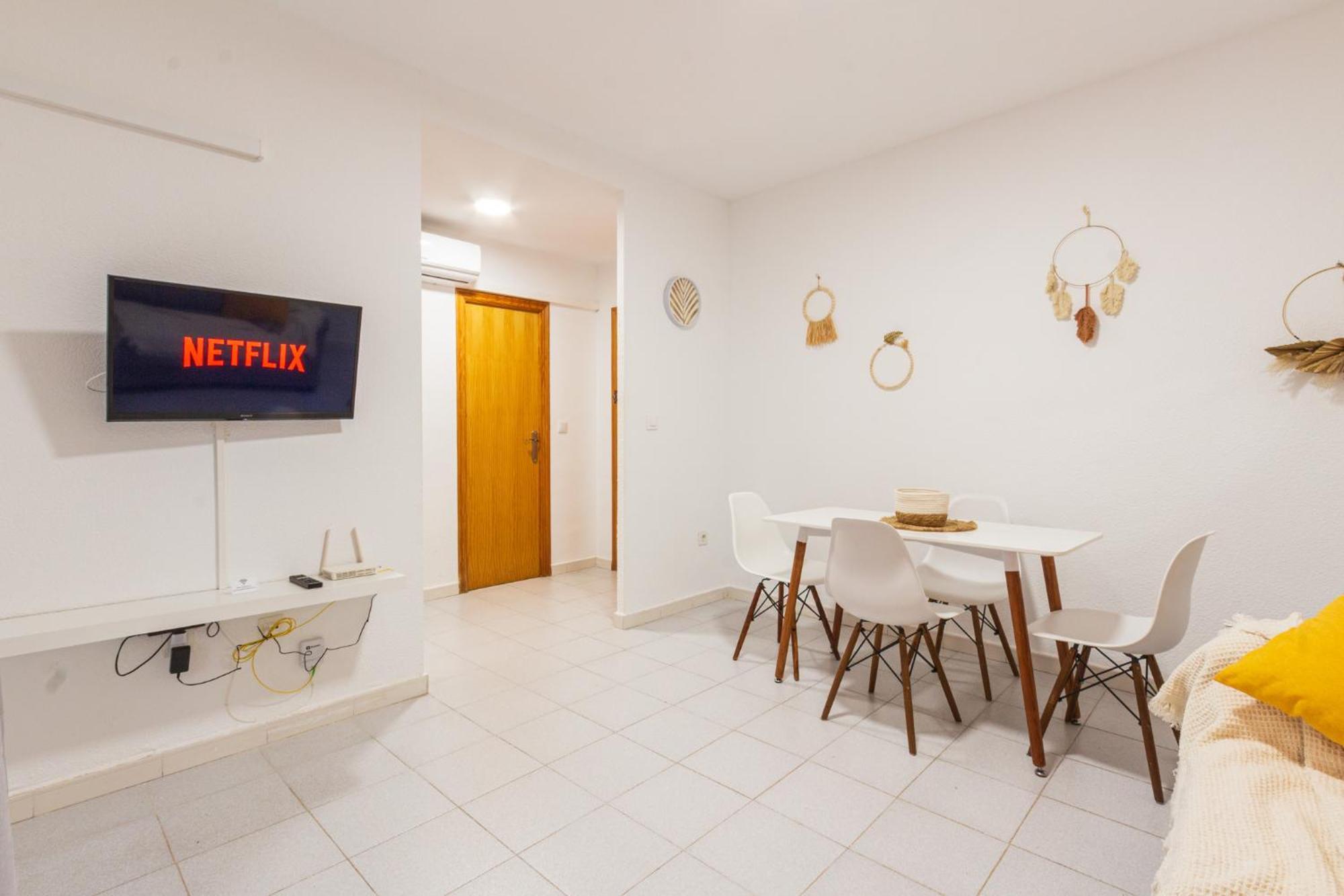 Menabrea Holiday House Near The Beach And Airport Santa Pola Esterno foto